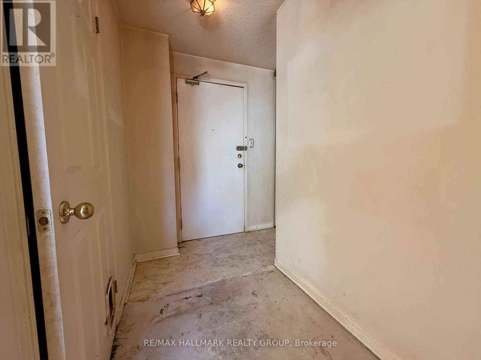202 - 1490 Heron Road