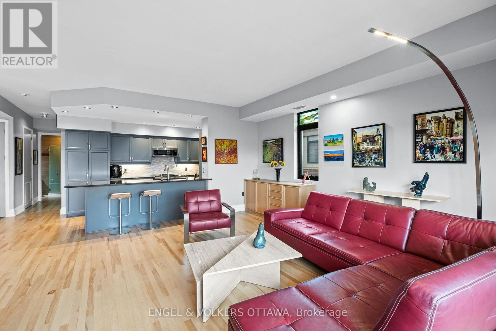 703 - 374 Cooper Street