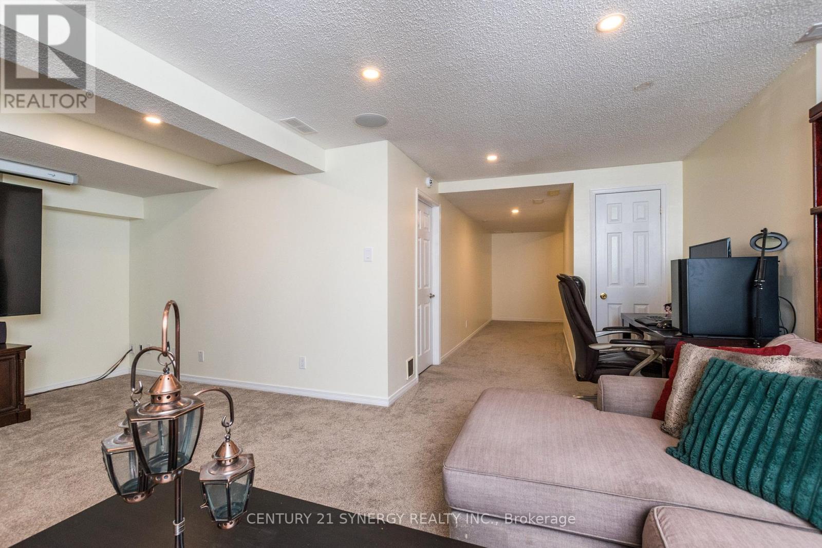 249 Markland Crescent E