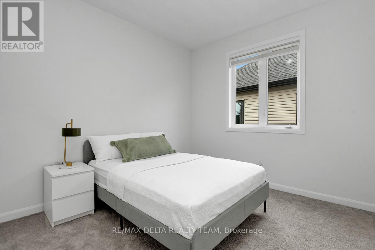 370 Aquaview Drive