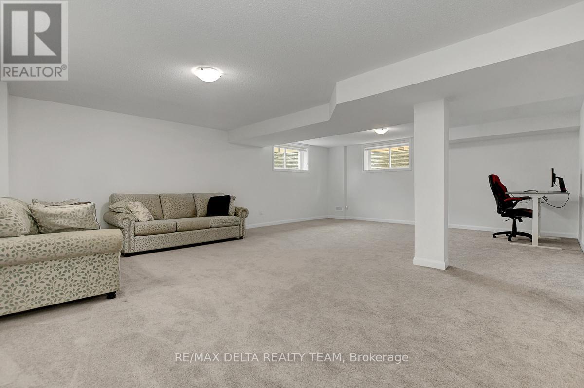 370 Aquaview Drive