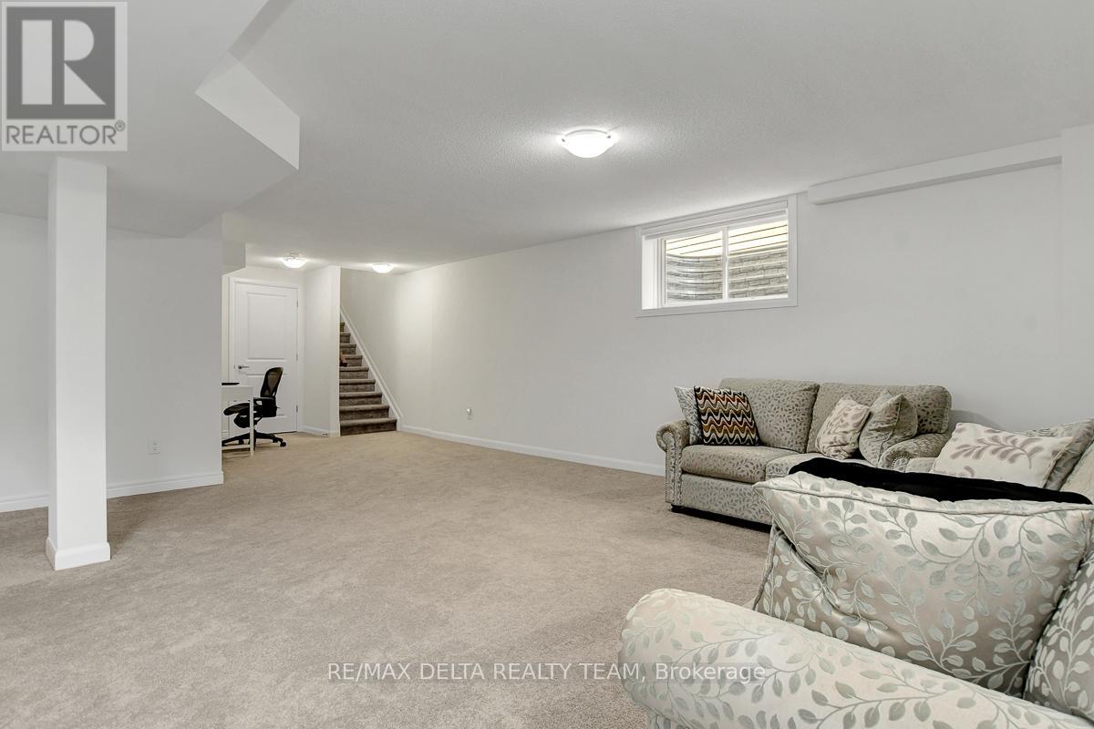 370 Aquaview Drive