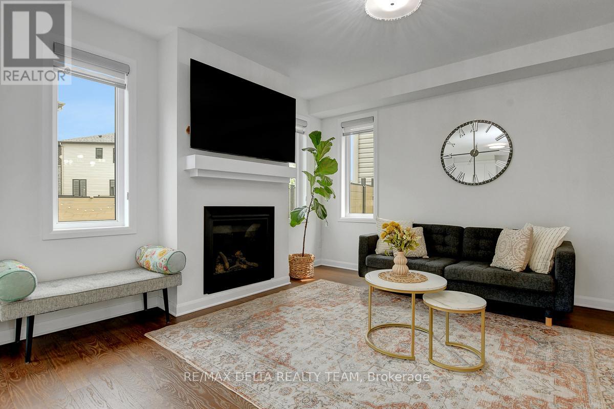 370 Aquaview Drive