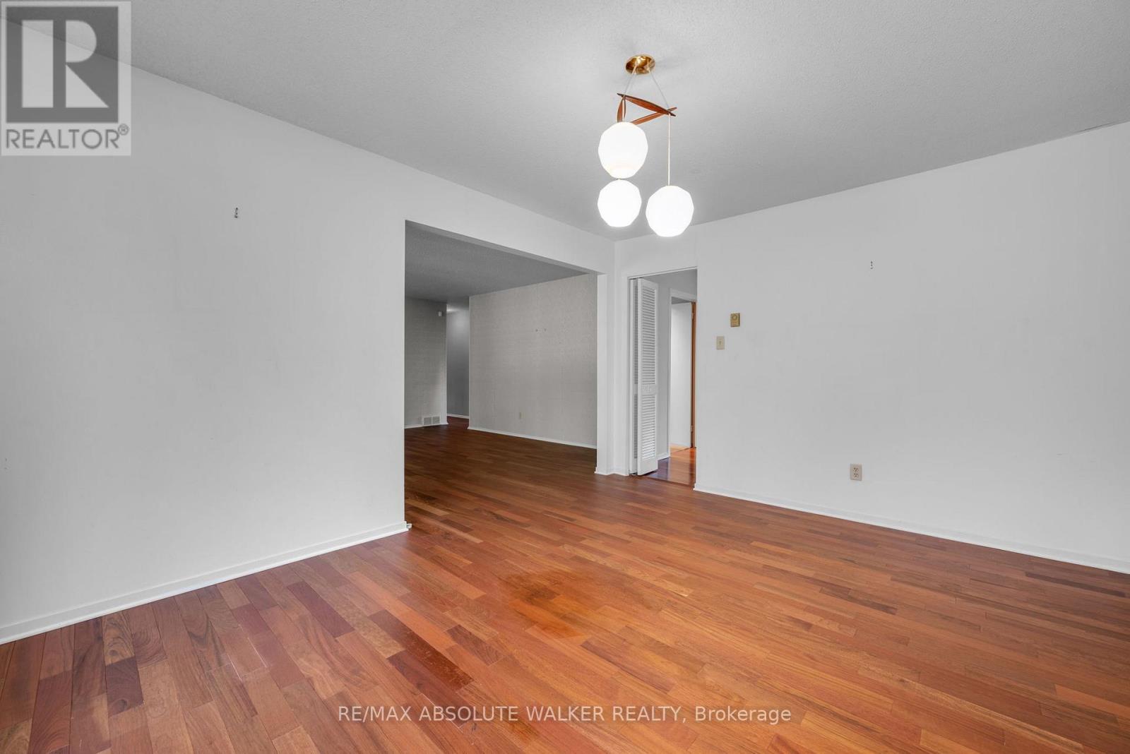1439 Metz Crescent