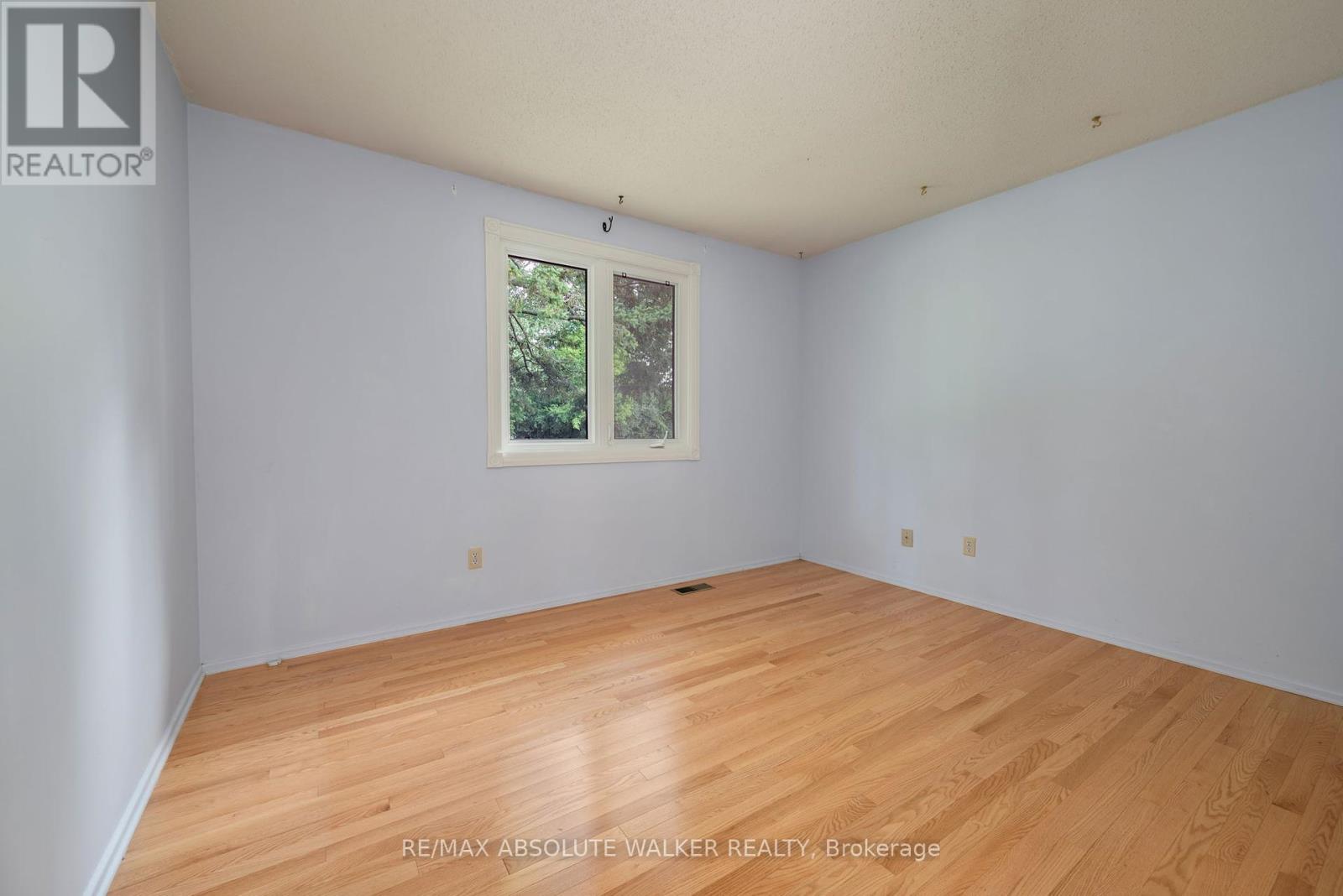1439 Metz Crescent