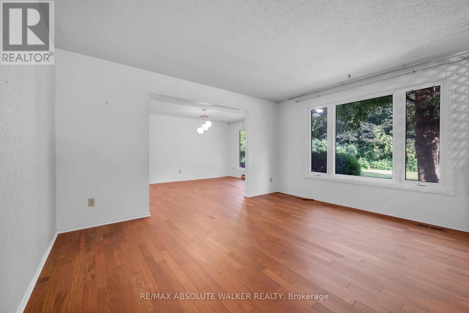 1439 Metz Crescent