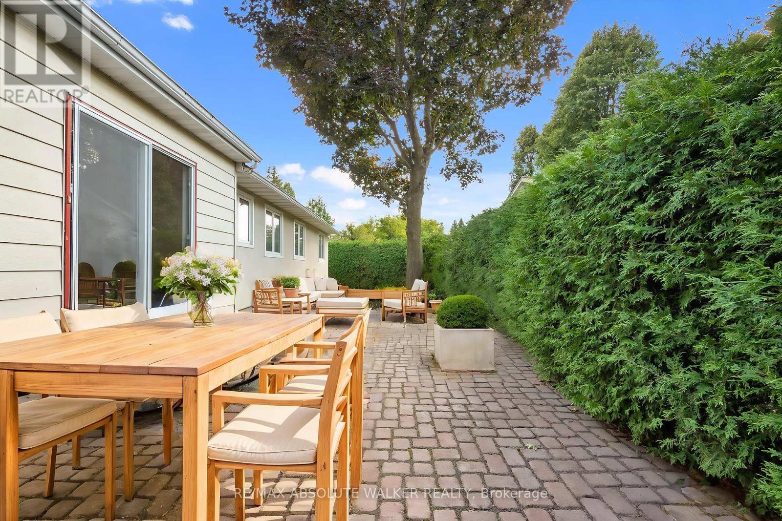 1439 Metz Crescent