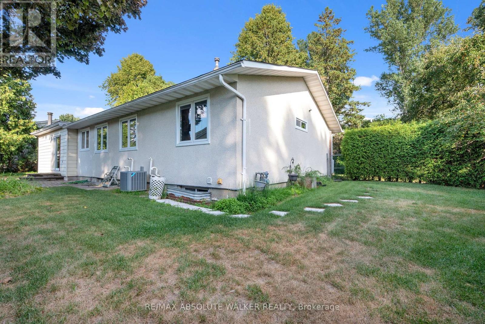 1439 Metz Crescent