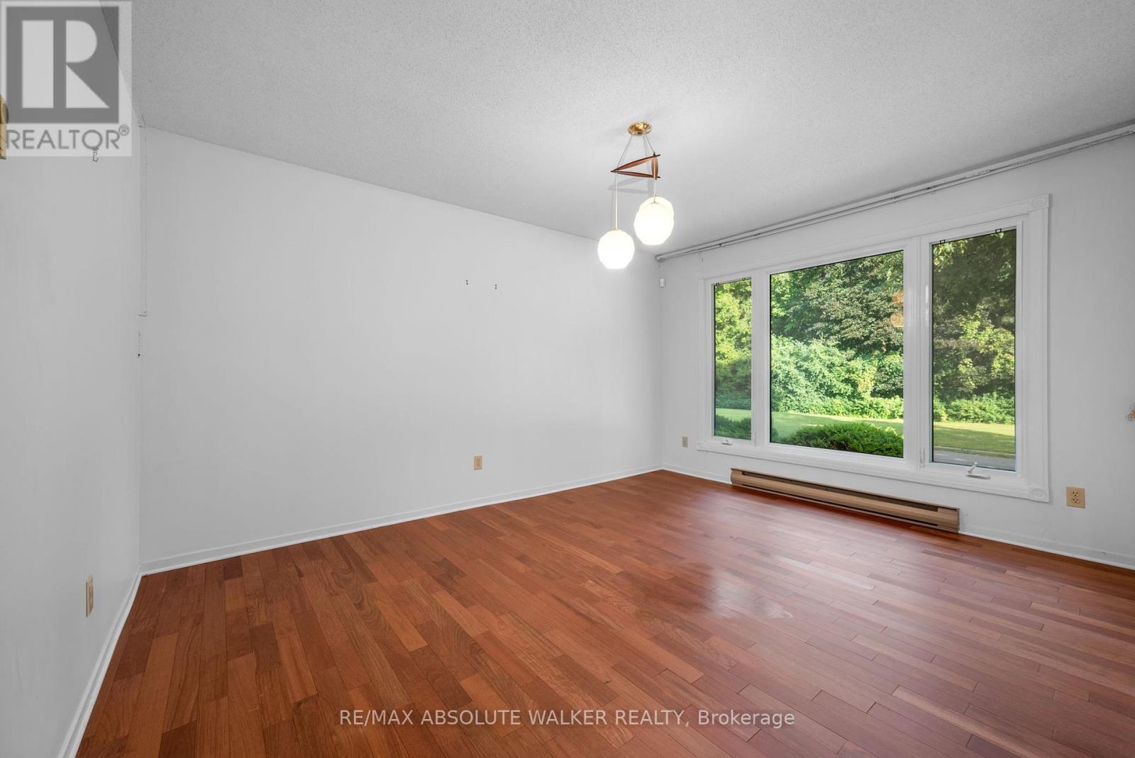 1439 Metz Crescent