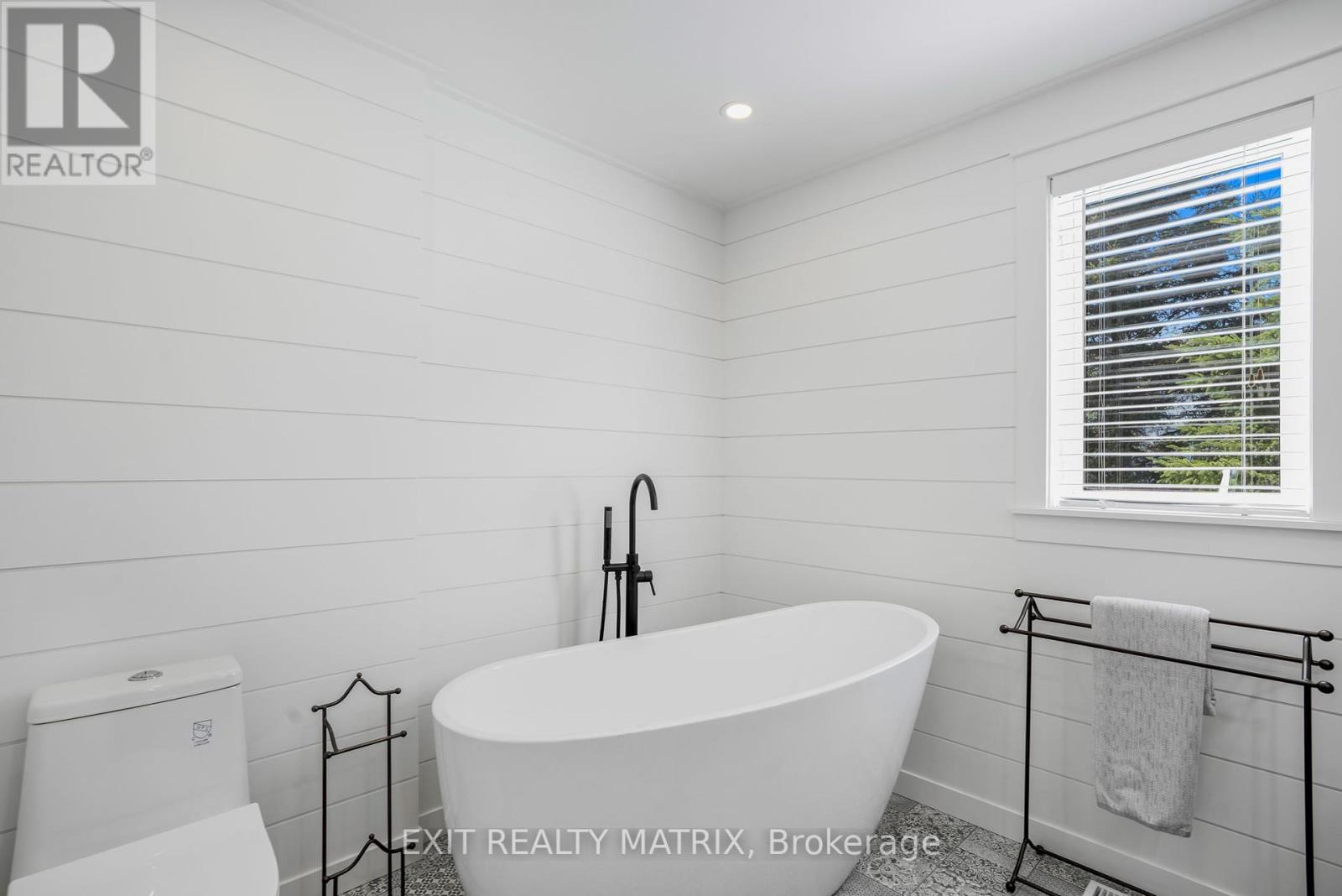 1526 Sandy Hill Road