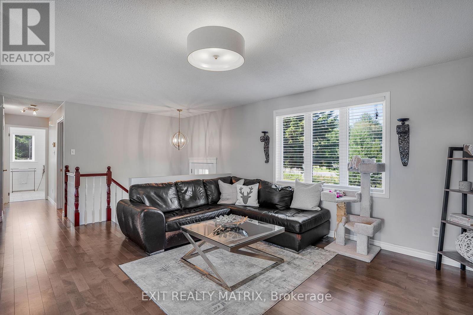 1526 Sandy Hill Road