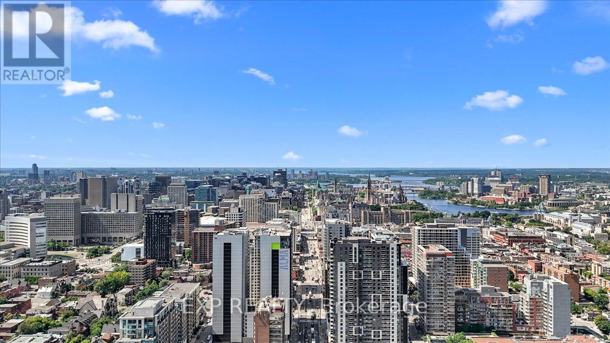 2505 - 242 Rideau Street