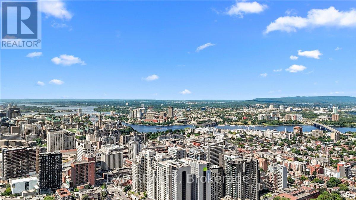 2505 - 242 Rideau Street