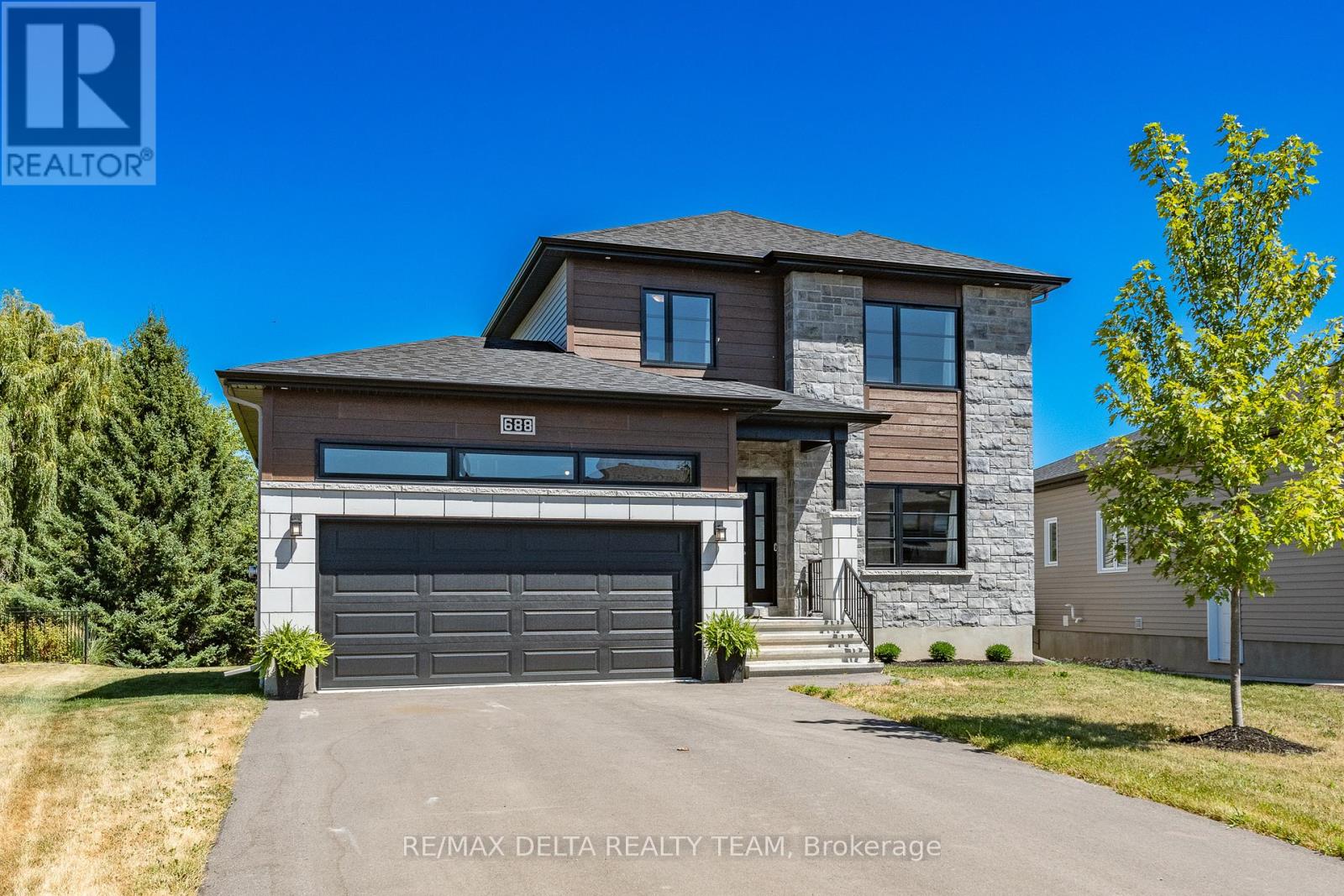 688 Geneva Crescent