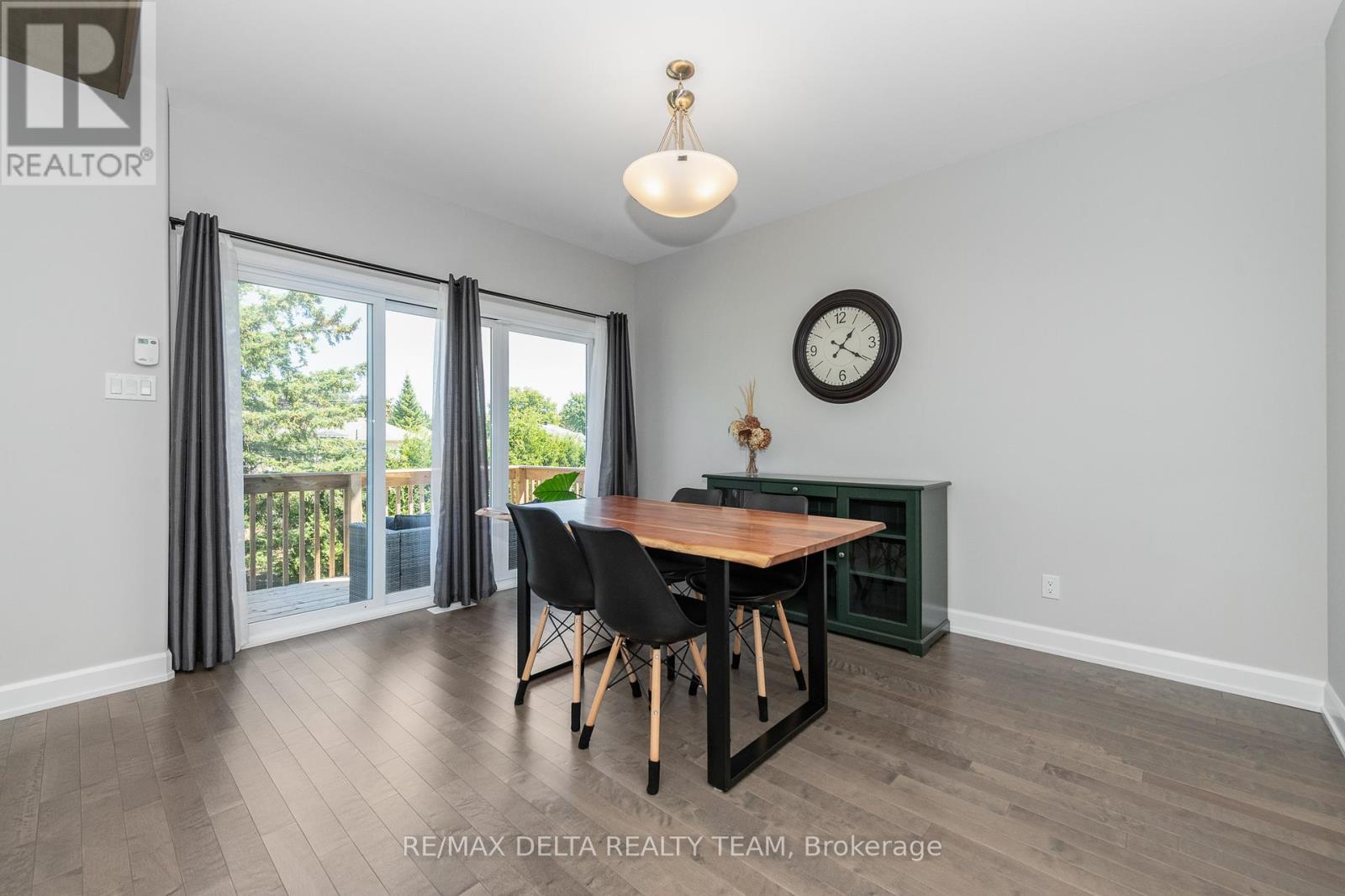 688 Geneva Crescent