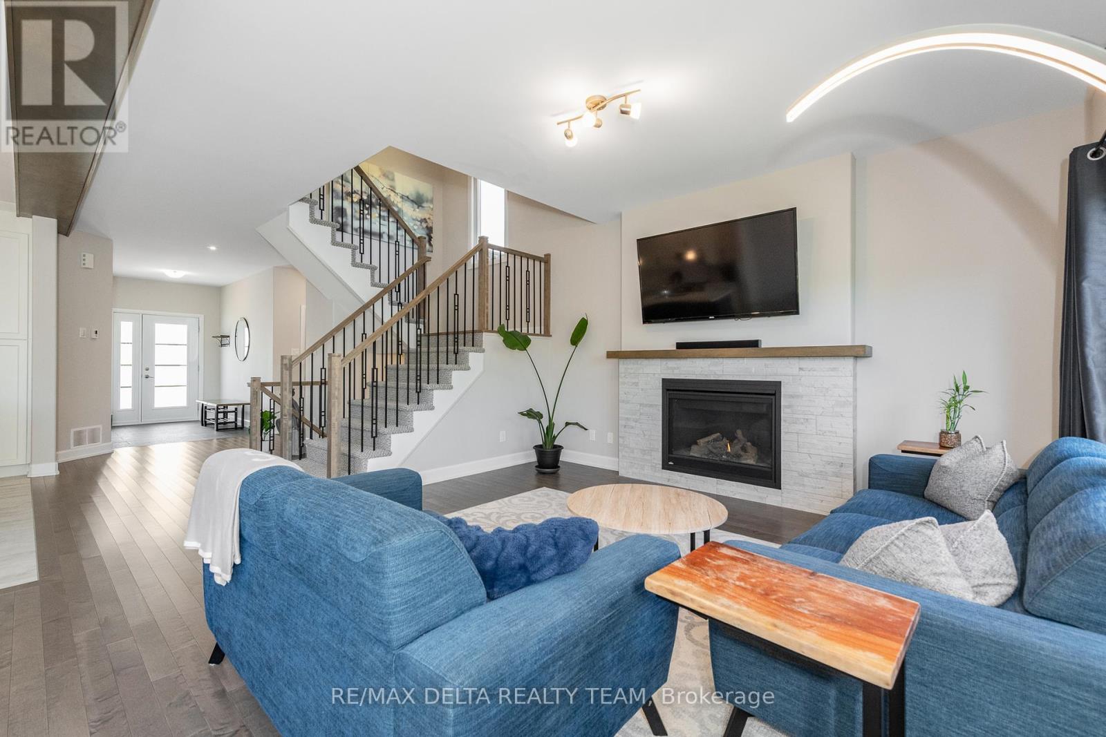 688 Geneva Crescent