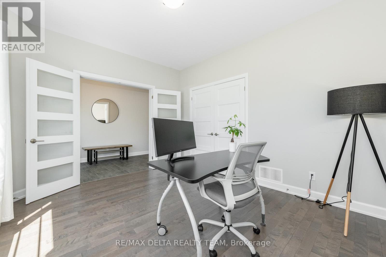 688 Geneva Crescent