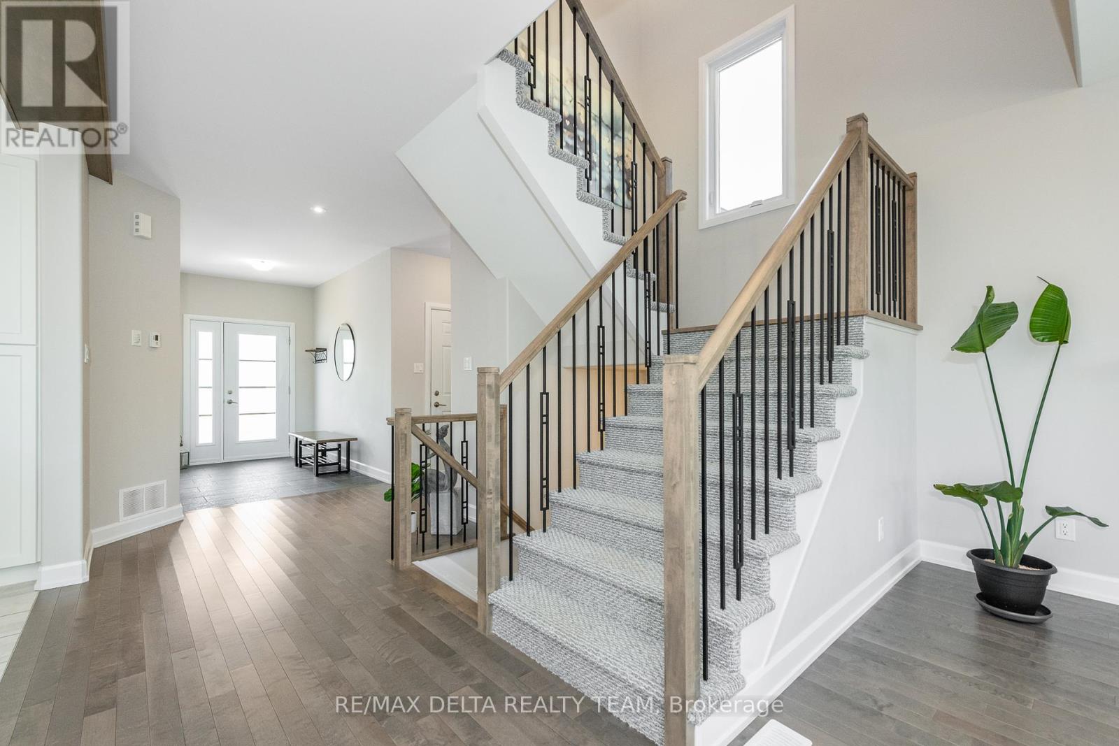 688 Geneva Crescent