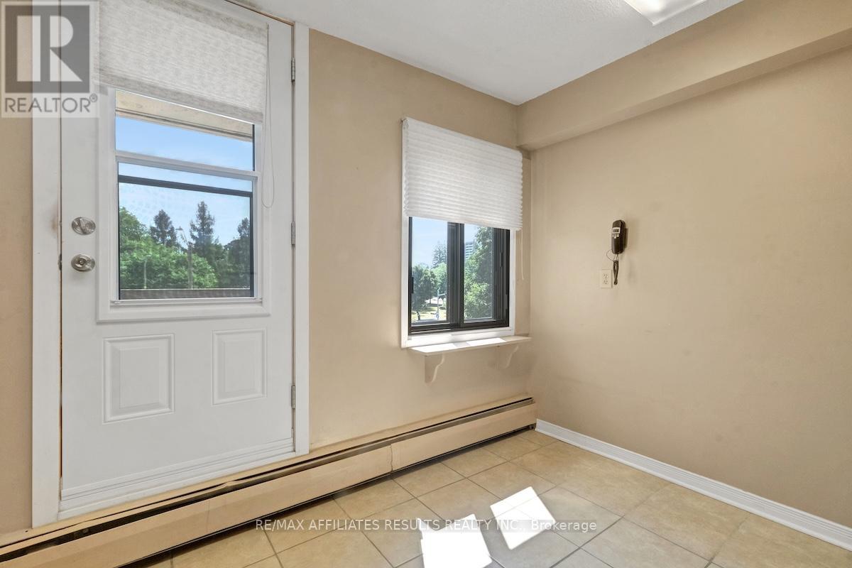 304 - 415 Greenview Avenue