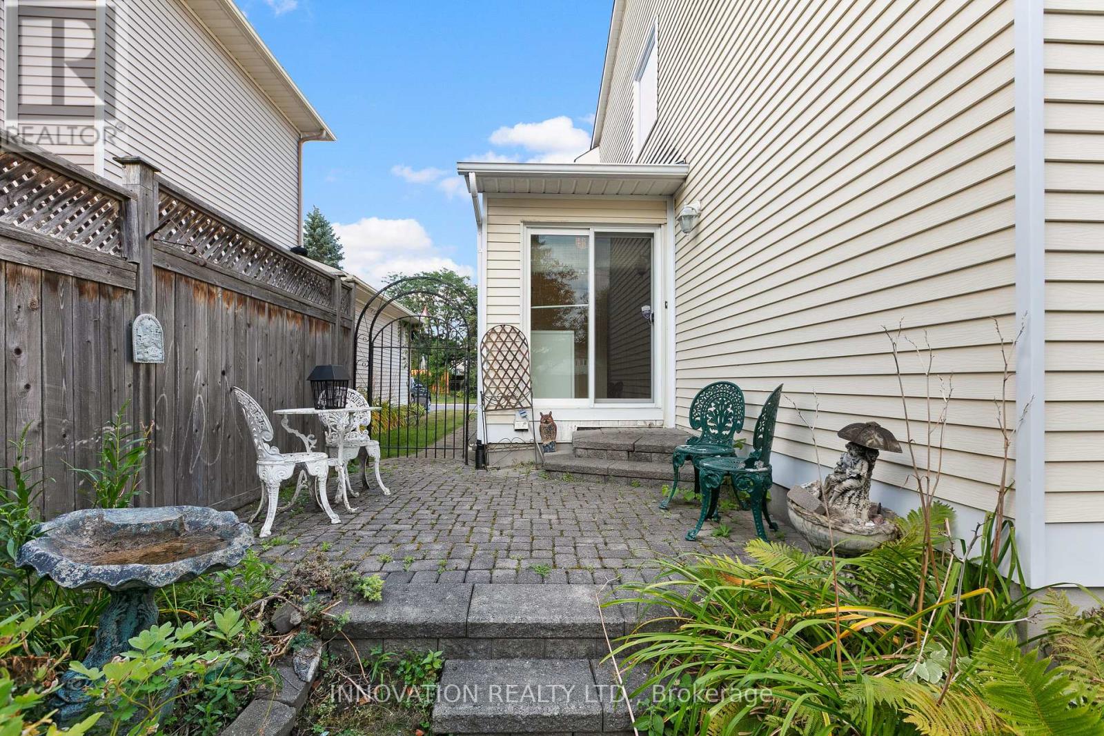 32 Framingham Crescent