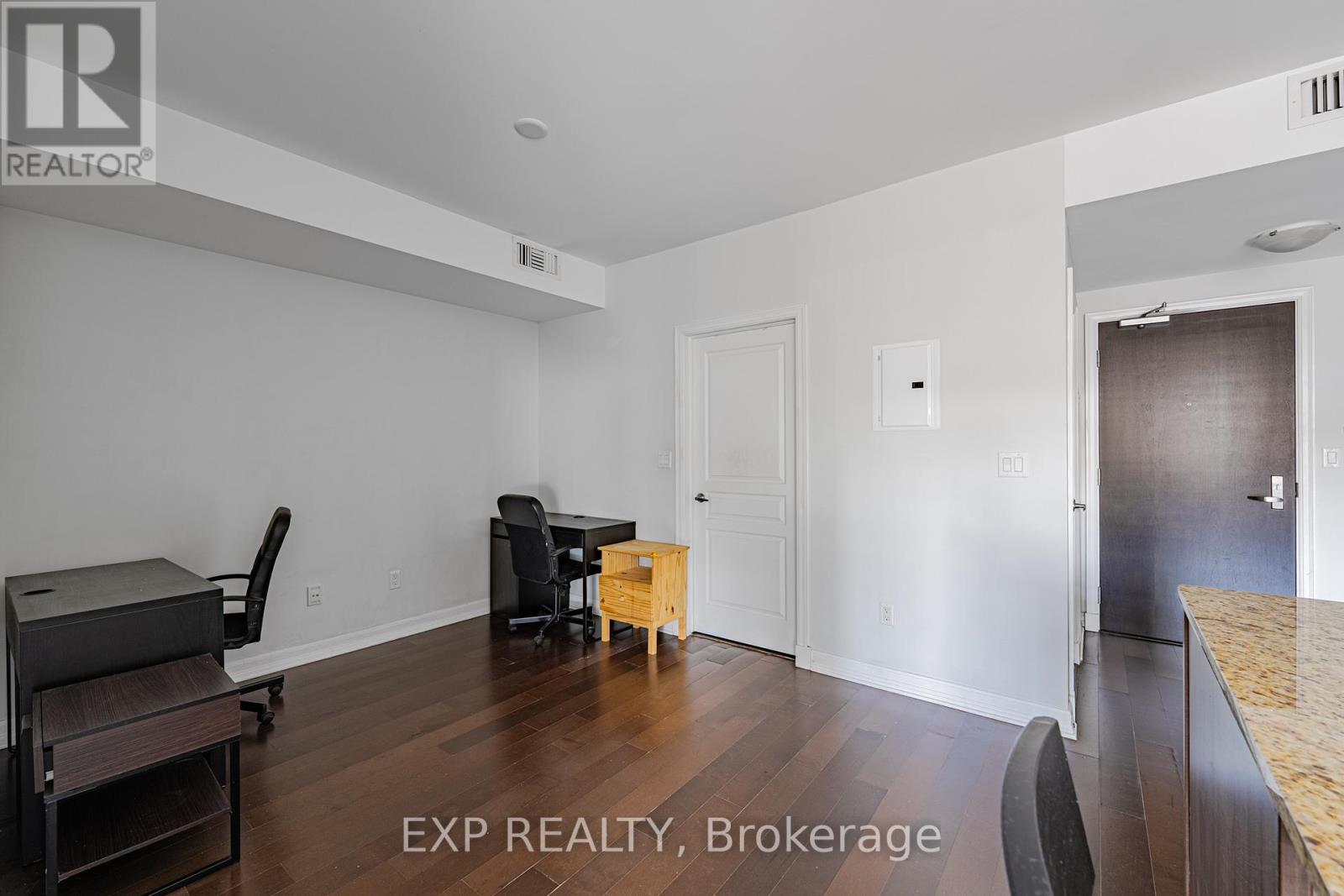 1407 - 238 Besserer Street