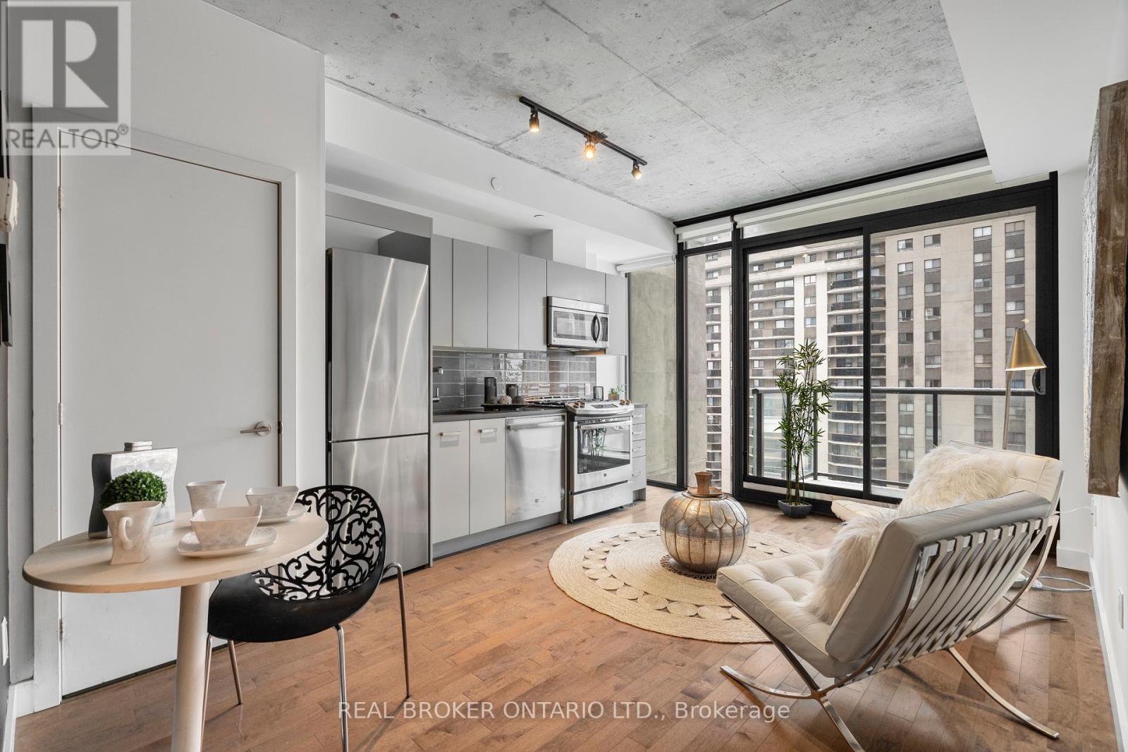 1208 - 224 Lyon Street N