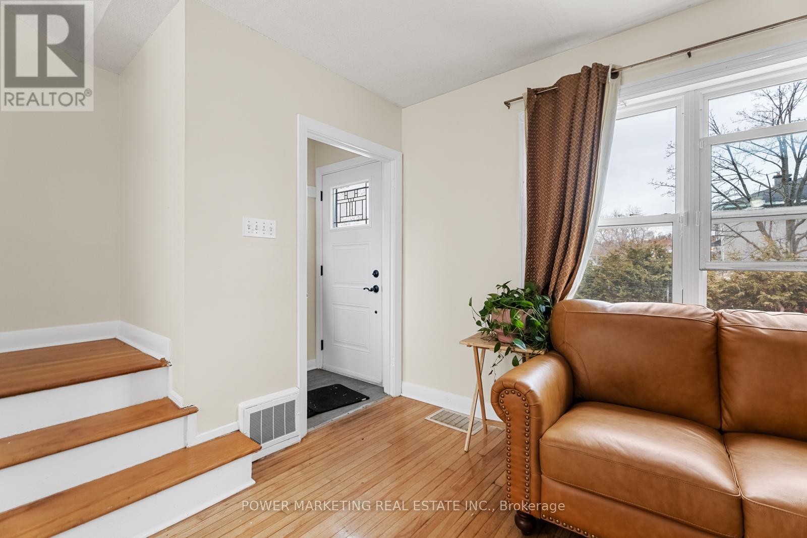 1047 Hollington Street