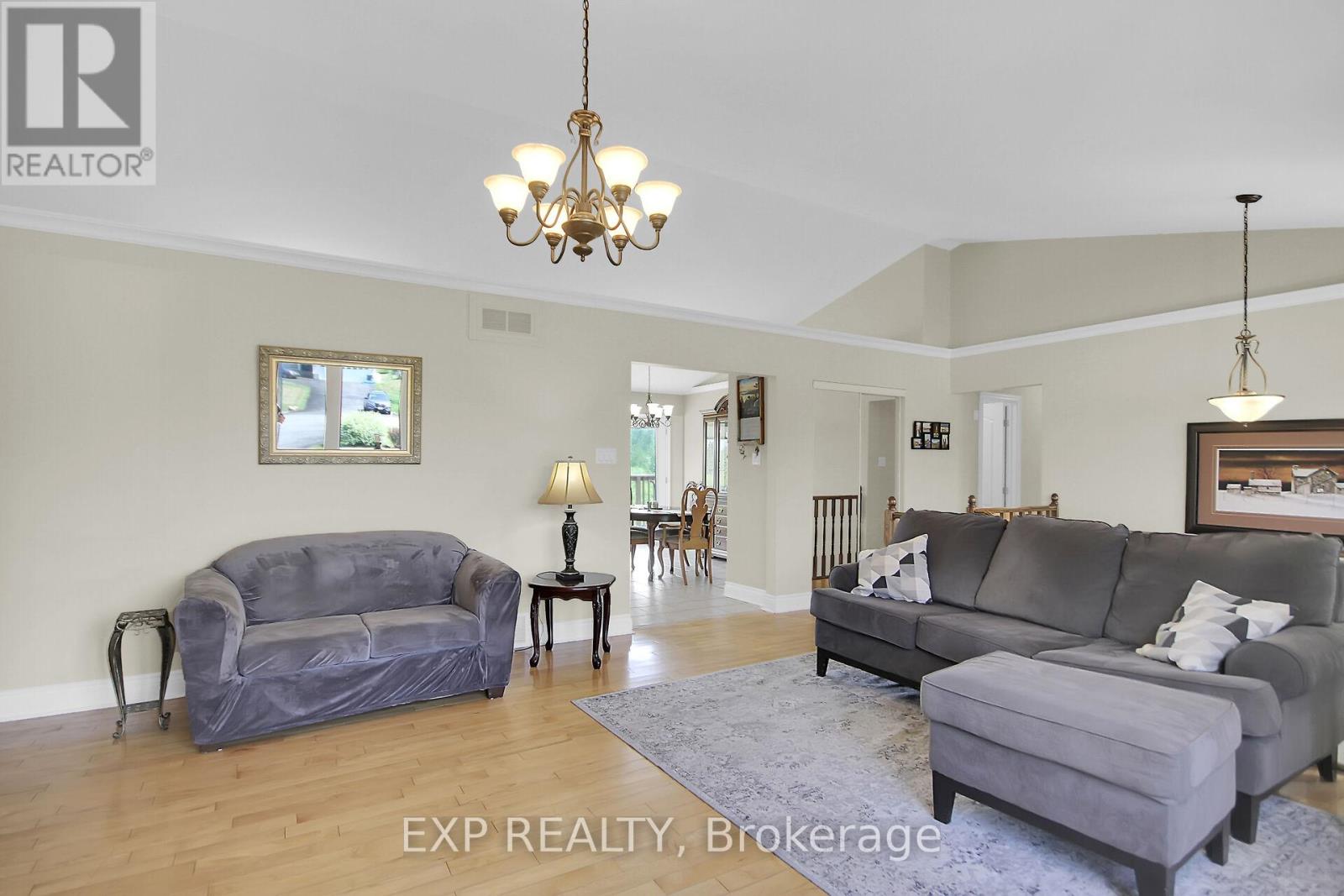 372 Stonehome Crescent