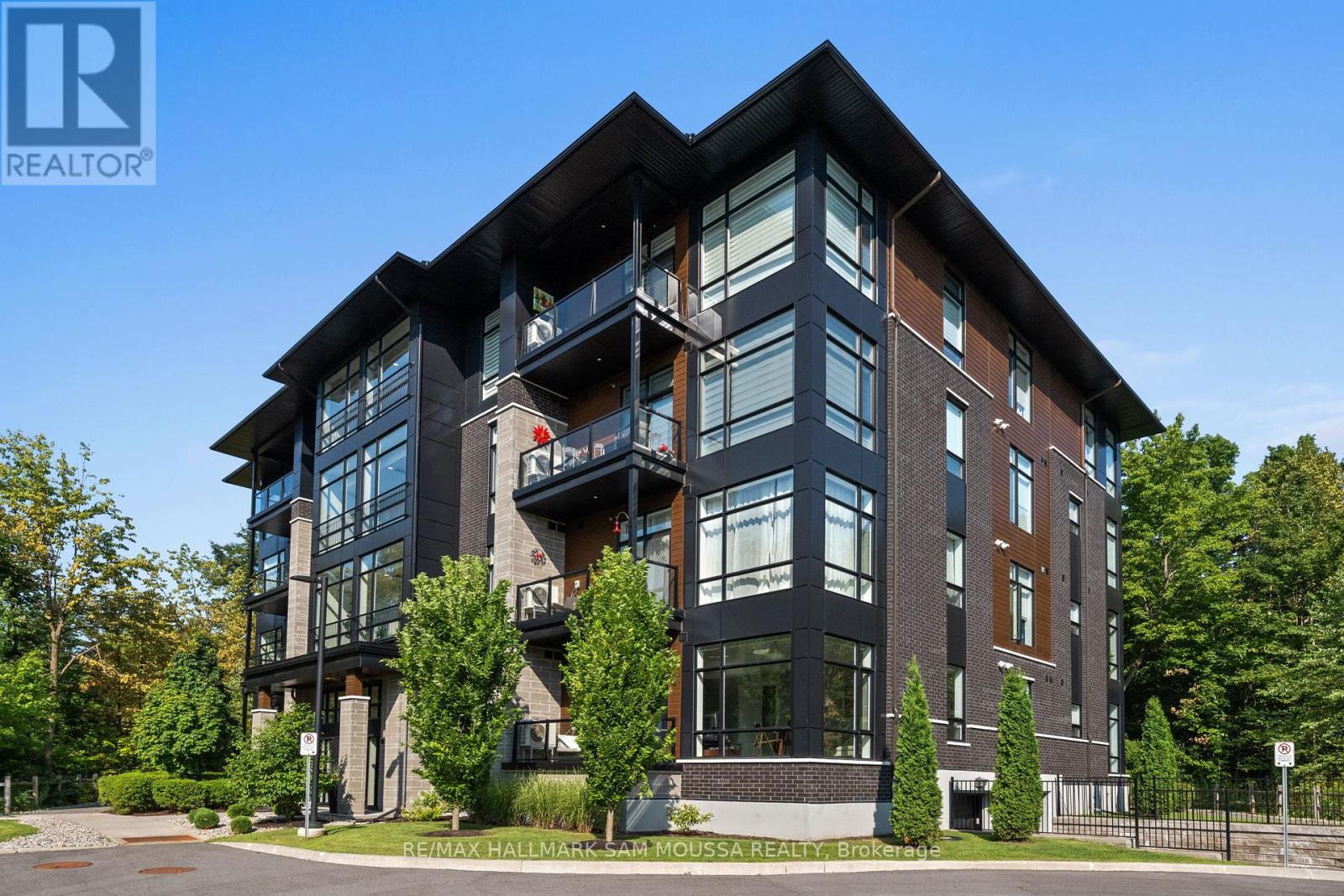 101 - 120 Cortile Private