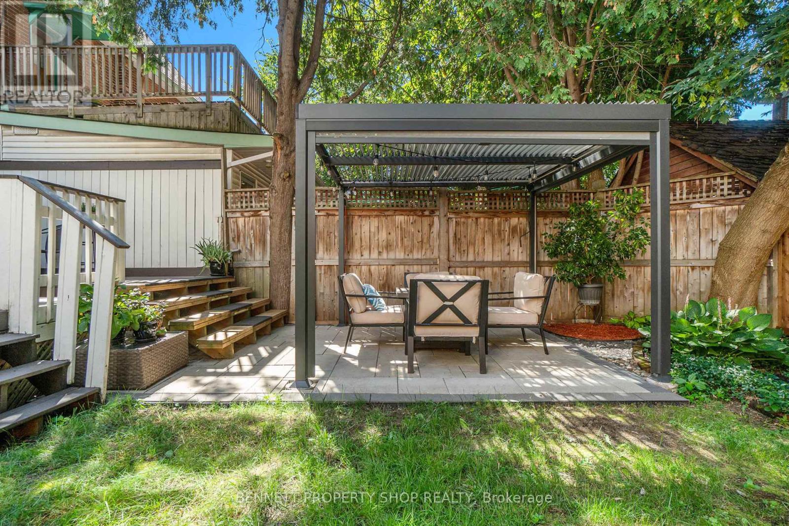 60 Melrose Avenue
