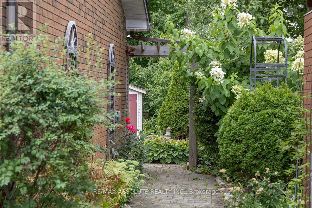 22 Banting Crescent