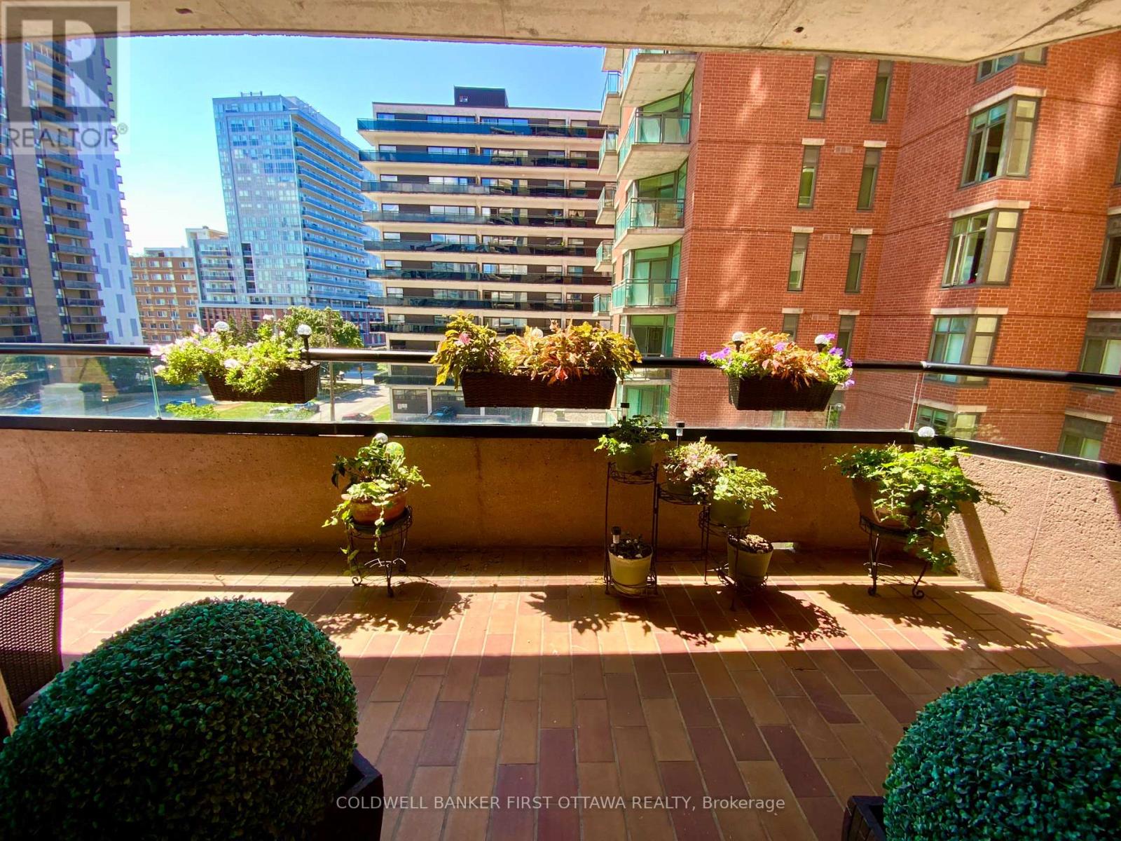 506 - 556 Laurier Avenue W