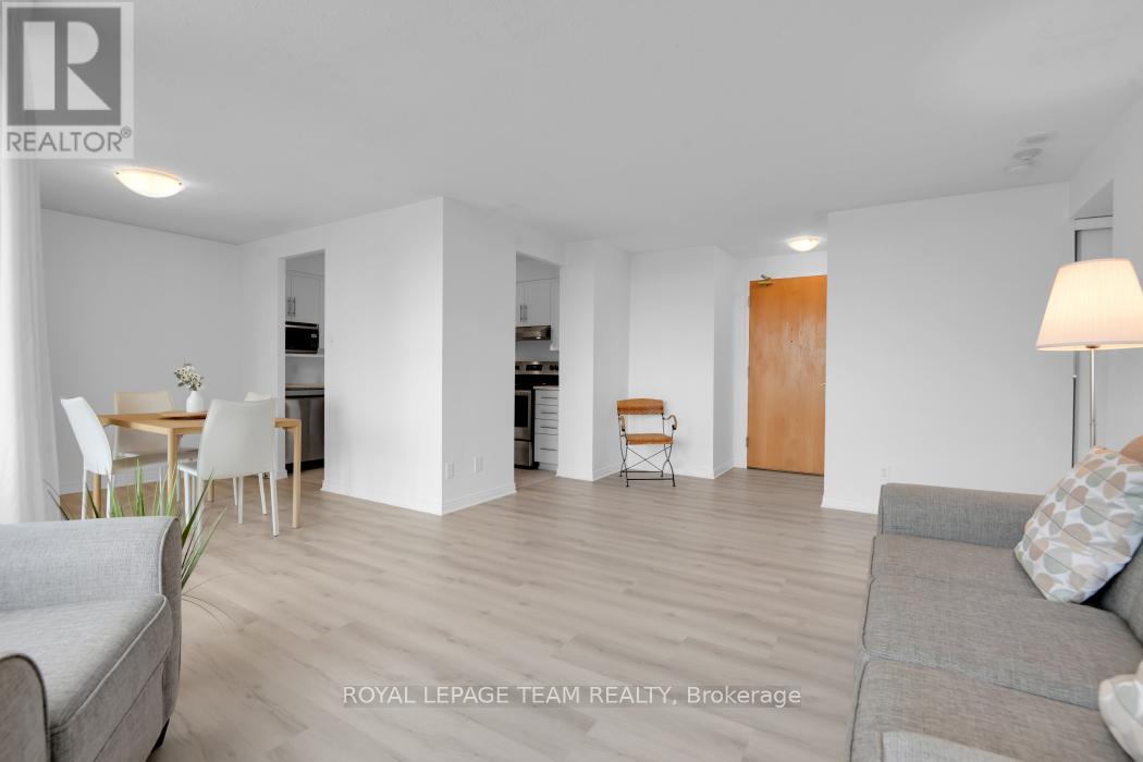 904 - 2871 Richmond Road