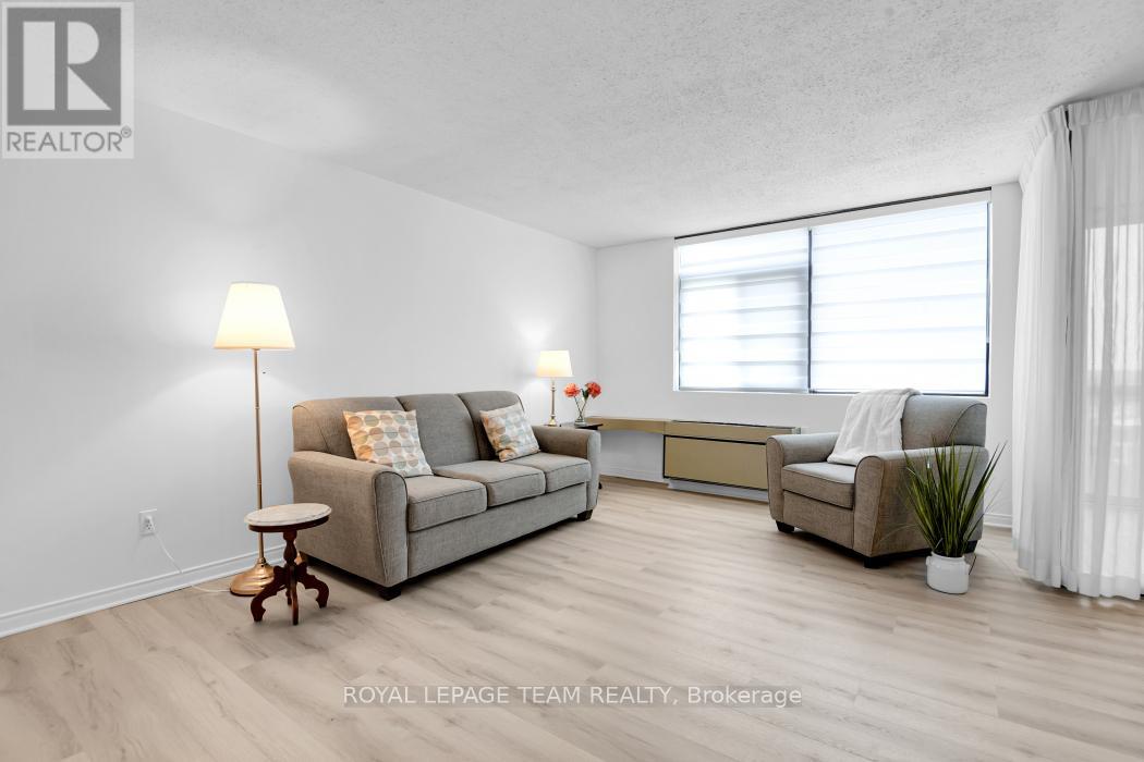 904 - 2871 Richmond Road