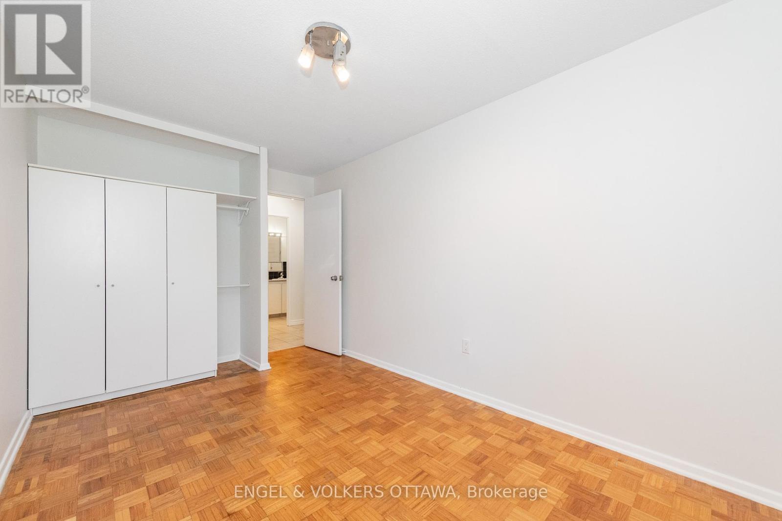8 - 1356 Meadowlands Drive E