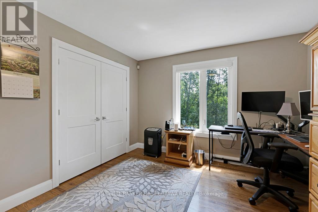 22 Rideau Crossing Crescent