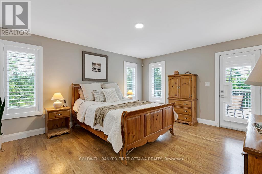 22 Rideau Crossing Crescent