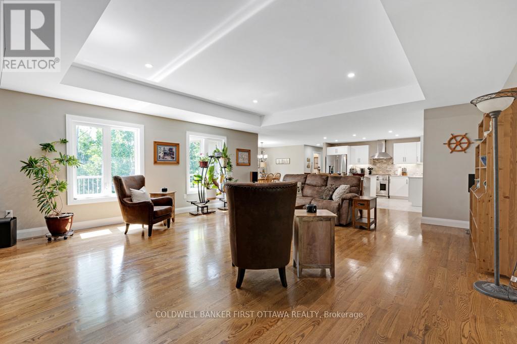 22 Rideau Crossing Crescent