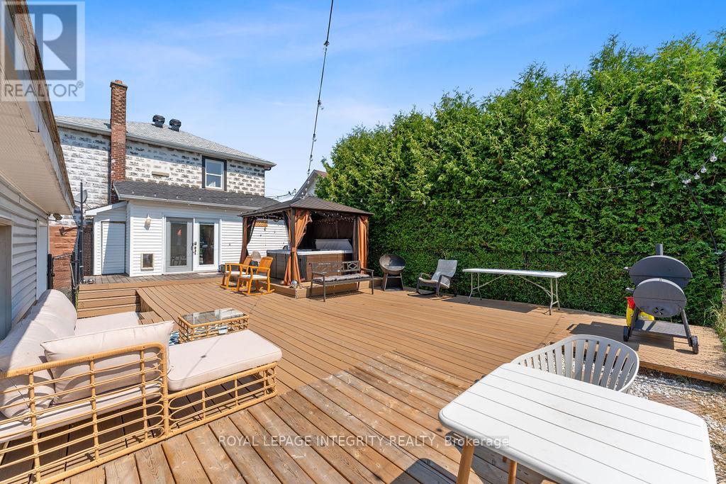 2234 Laval Street