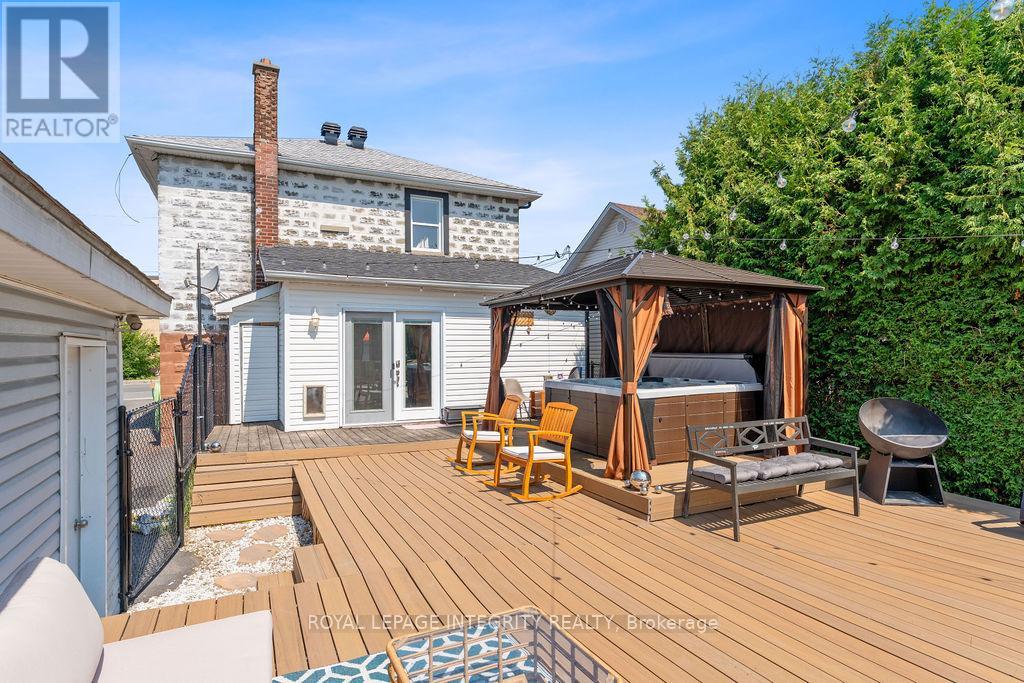 2234 Laval Street