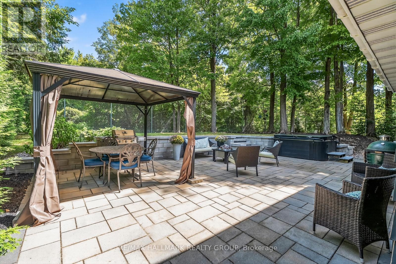 30 Oakhurst Crescent