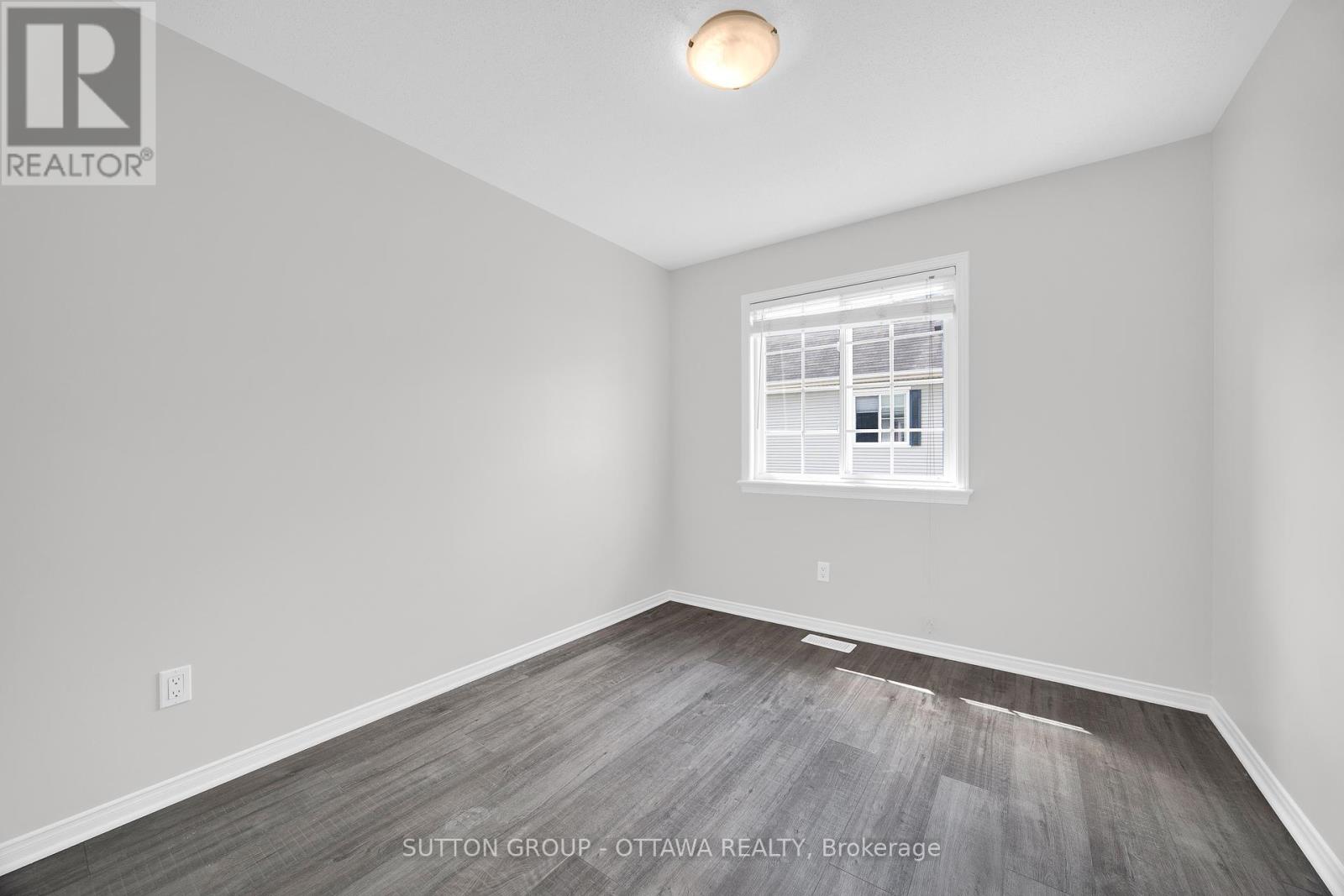 554 Ashbourne Crescent