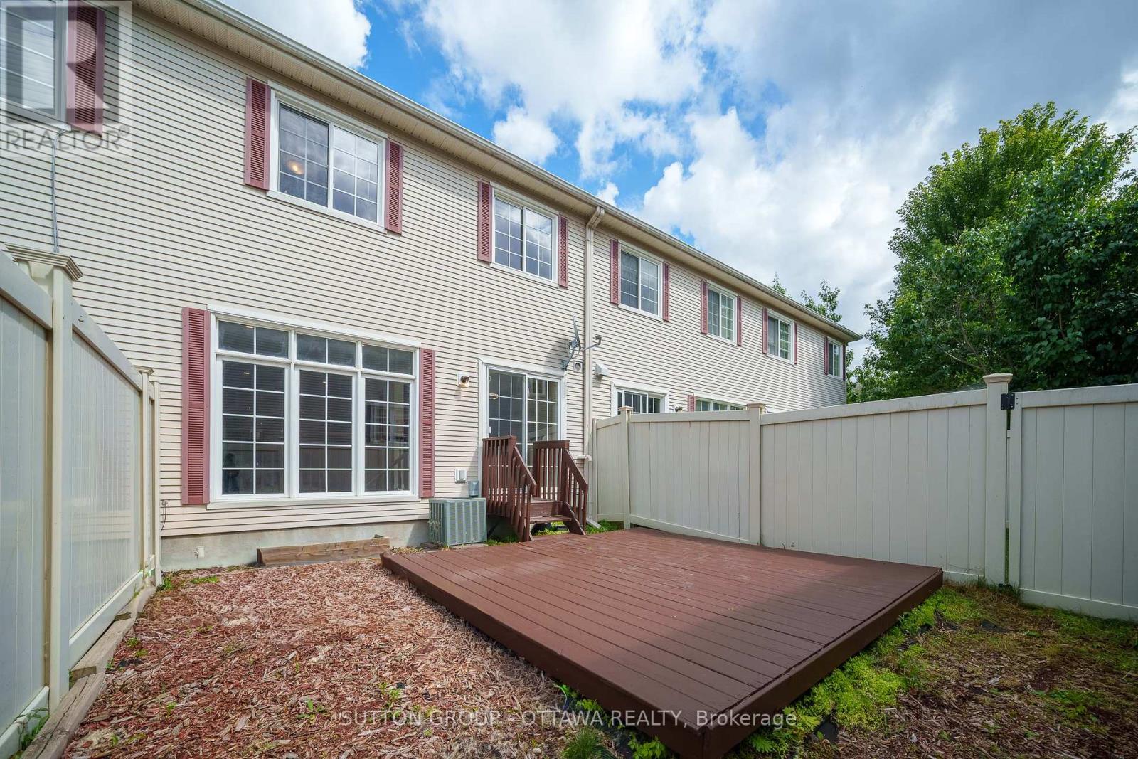 554 Ashbourne Crescent