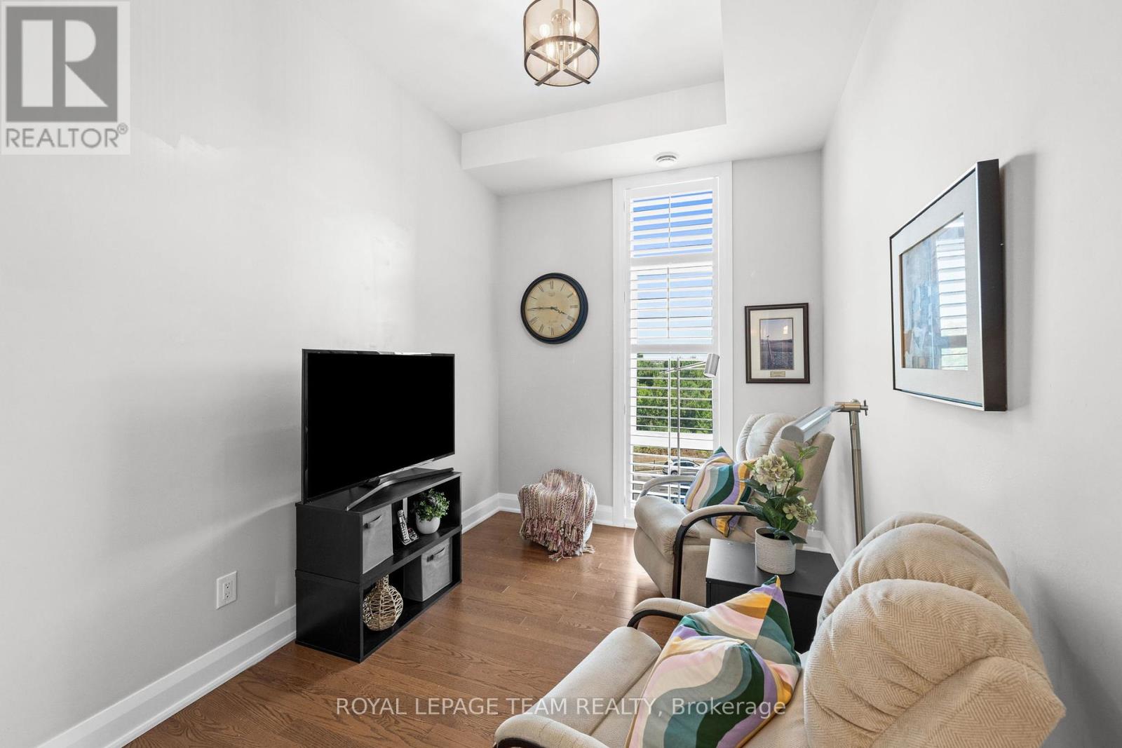301 - 110 Cortile Private