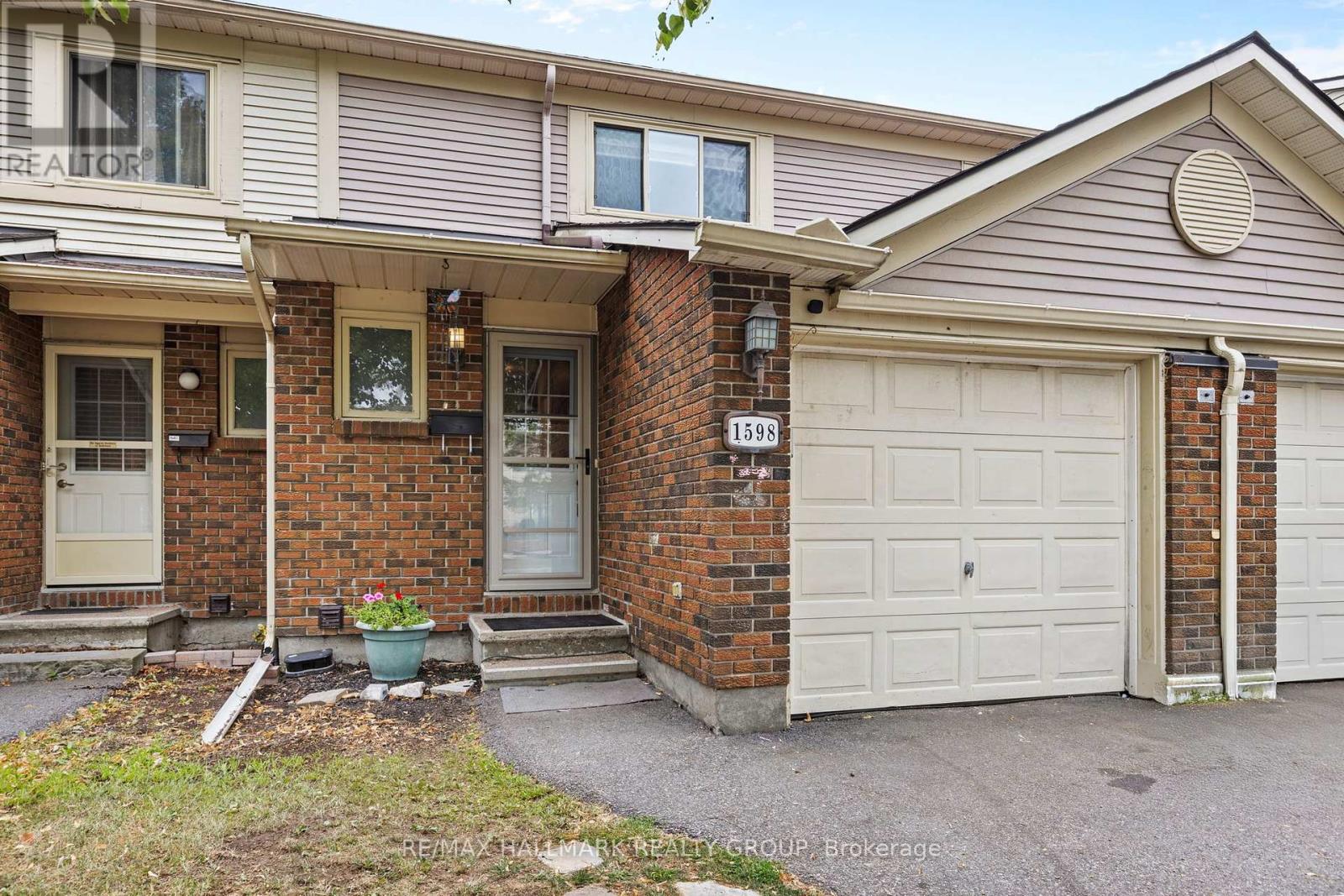 1598 Hoskins Crescent