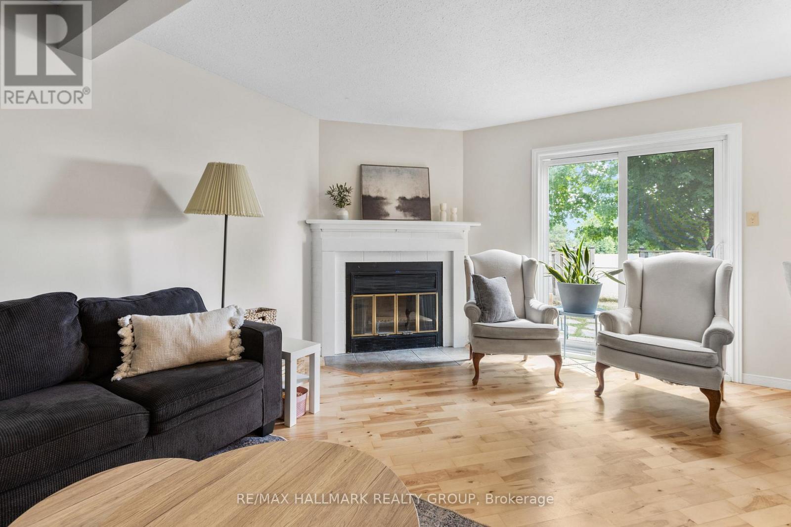 1598 Hoskins Crescent