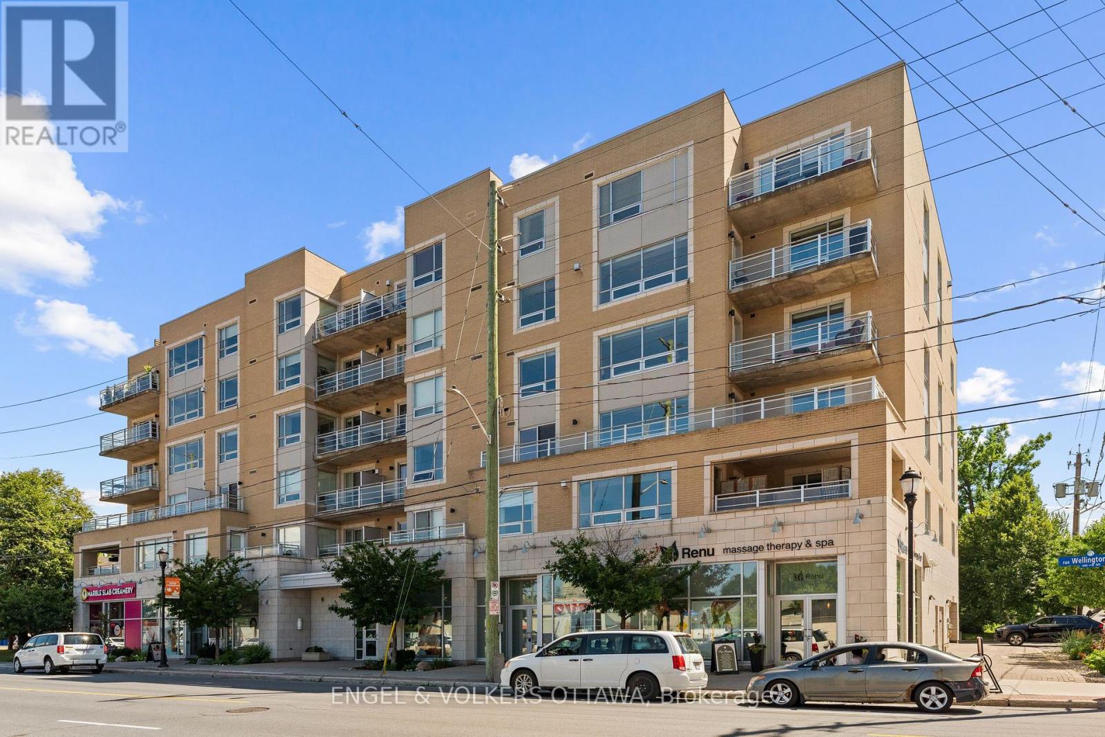 501 - 1422 Wellington Street W