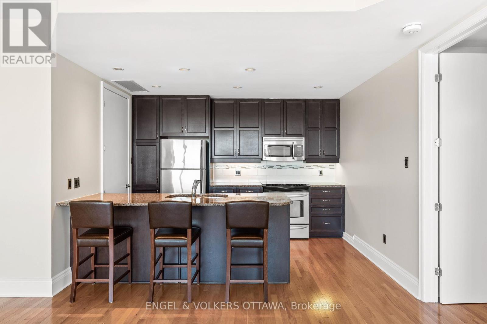 501 - 1422 Wellington Street W