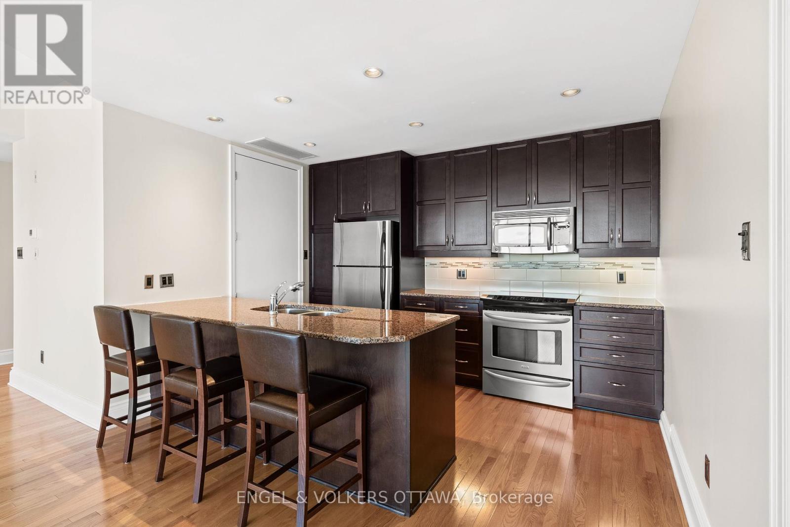 501 - 1422 Wellington Street W