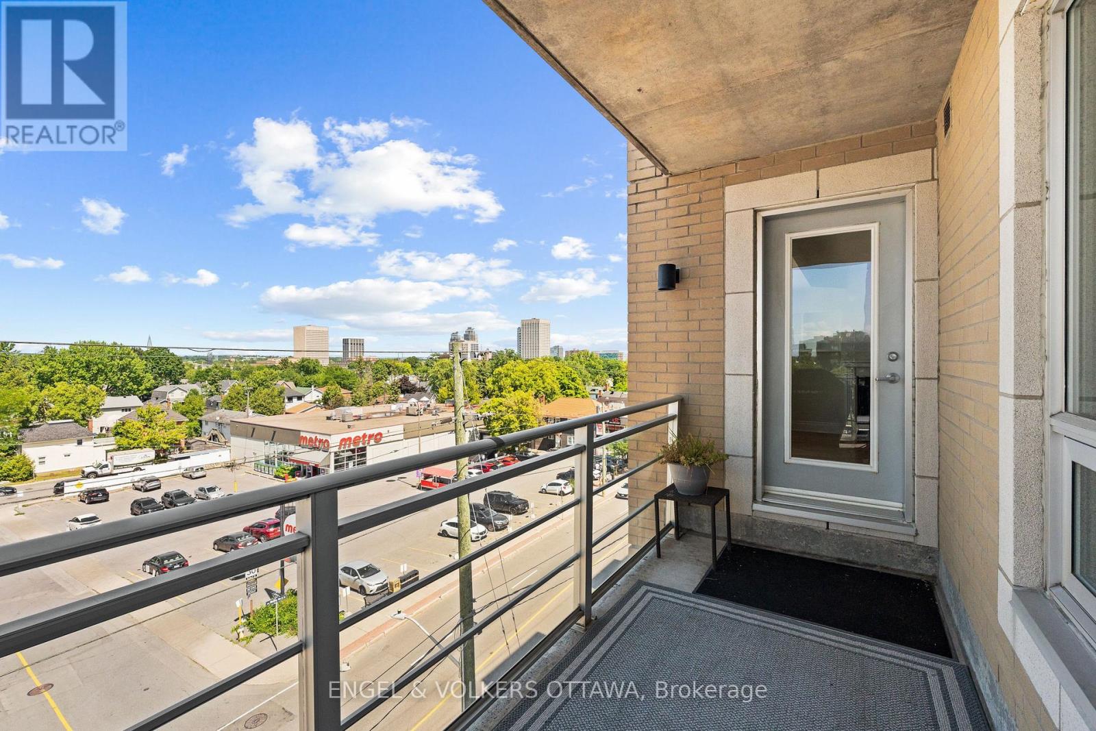 501 - 1422 Wellington Street W
